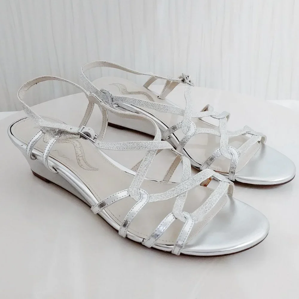 Nina Silver Sandals Size 7.5 - Picture 4 of 6